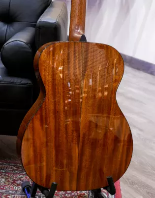 Martin Guitars - 000-18 Spruce Acoustic Guitar 2